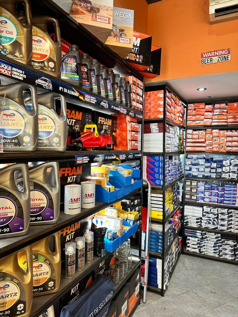 Estantería de aceites y lubricantes